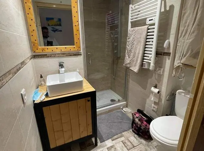 Dağ evi Les Fontanilles Odeillo 60 Wifi & Parking Gratuit Expose Plein Sud & Plein Pied , Draps & Serviettes De Toilettes Non Inclus, Sabanas Y Toallas No Incluidos Font-Romeu-Odeillo-Via